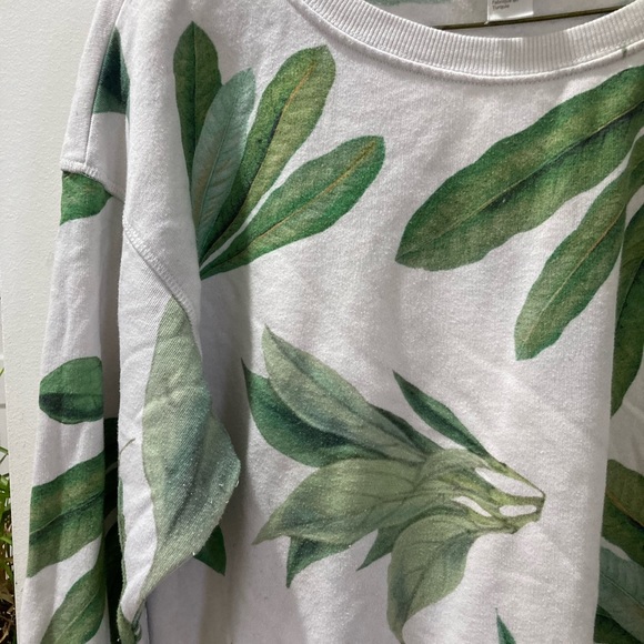 H&M L light grey tropical print sweatshirt - Picture 3 of 4